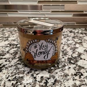 Bath & Body Works Honeyed Pear Candle - NWT
